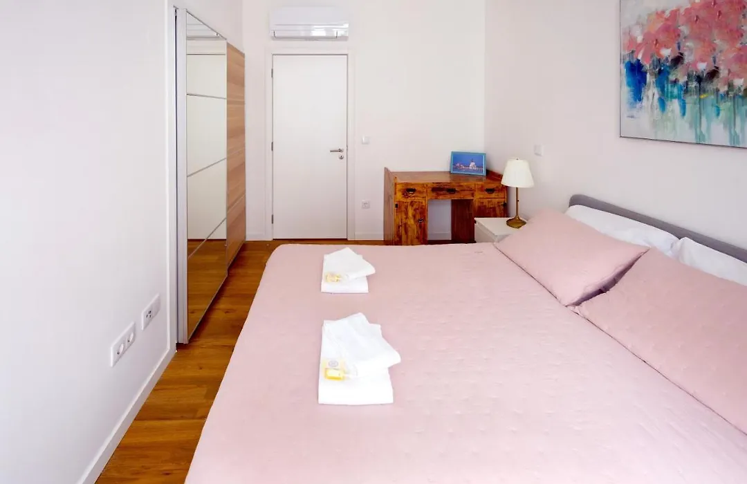 Lisboa Intendente 3Bedroom Apartment With Balcony-1